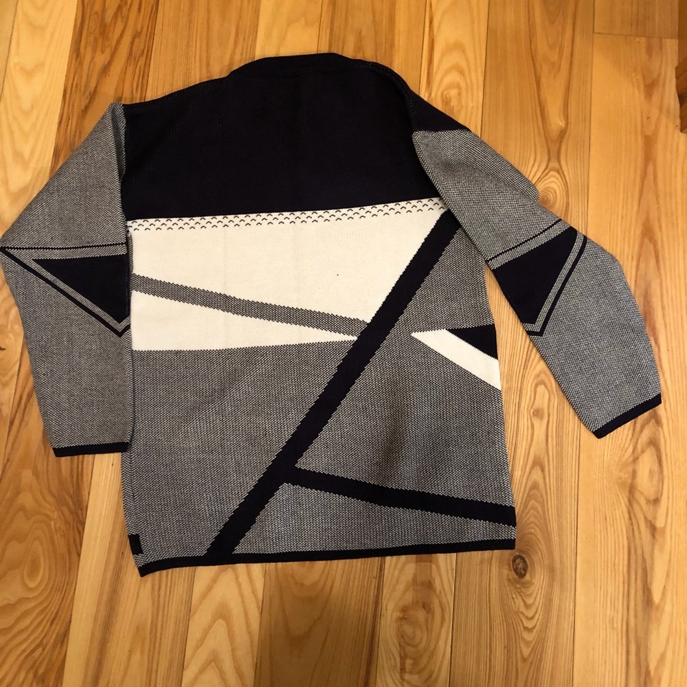 Geometric pattern sweater. - Picture 5 of 8